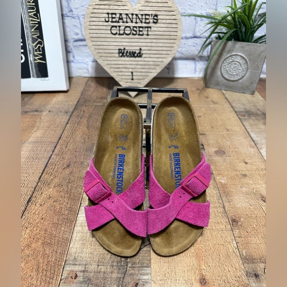 Birkenstock® Suede Siena Soft Footbed Sandals in Fuchsia Tulip size 36